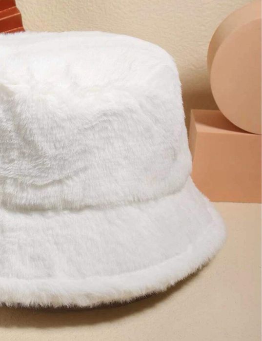 Дамска шапка тип Teddy Bear