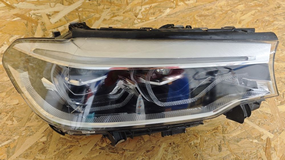 Десен фар за БМВ 5 Г30 Г31 BMW 5 G30 G31 Adaptive LED