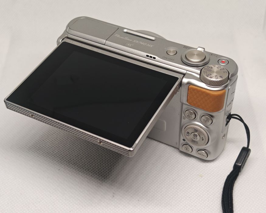 Canon PowerShot SX740 HS – 40x Zoom, 20 MP, Wi-Fi
