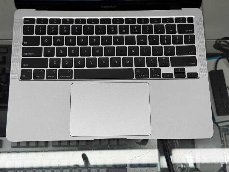 MacBook Air 13 M1 2020 ram 8 ssd 128 Как новый 1 цикл