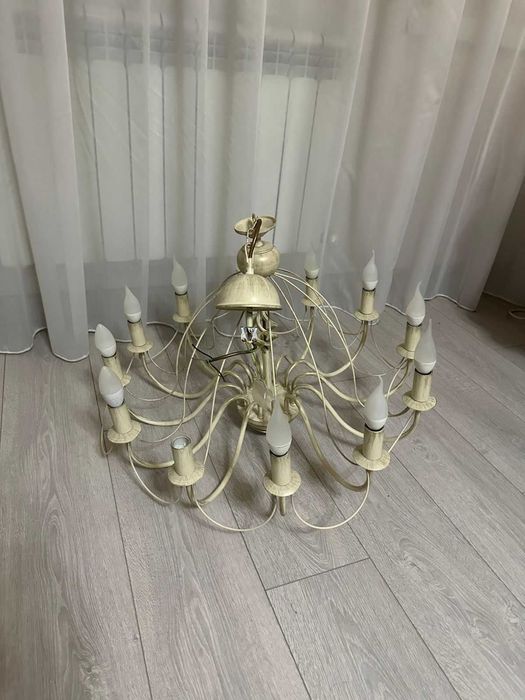 2 люстры в классическом  стиле