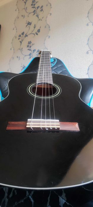 Продается ГИТАРА Yamaha C40