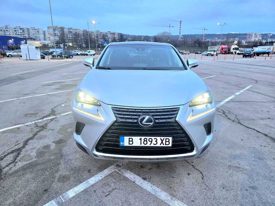 продавам автомобил Lexus