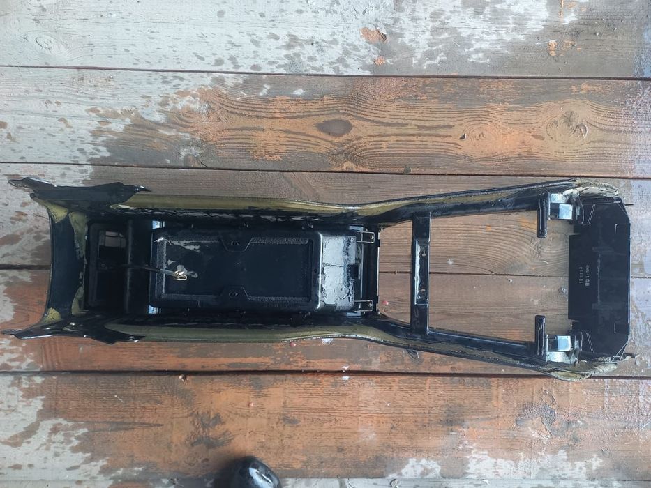 Подлокотник мерседес 140 кабан