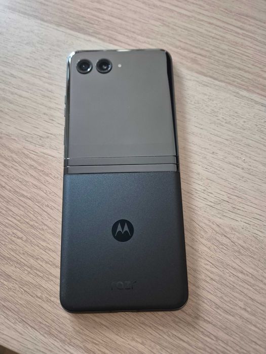 Motorola Razr 40 Ultra, като нов (гаранция до 06.27)