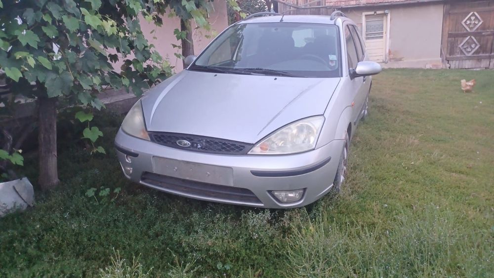 Vând Ford Focus. Este radiat