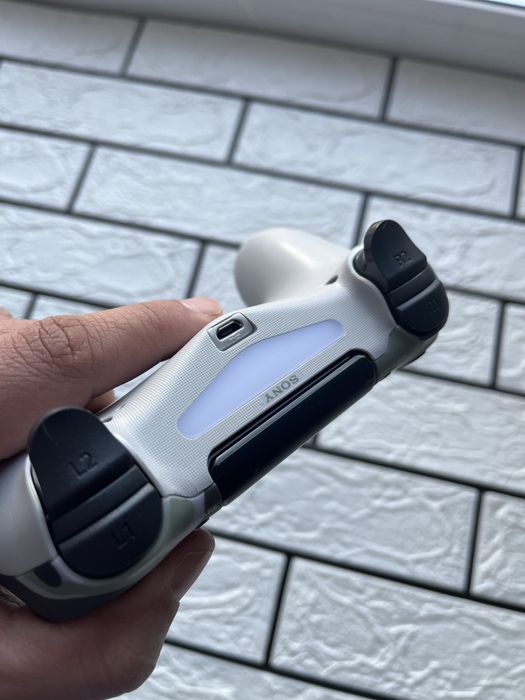 Новый джойстик PS4