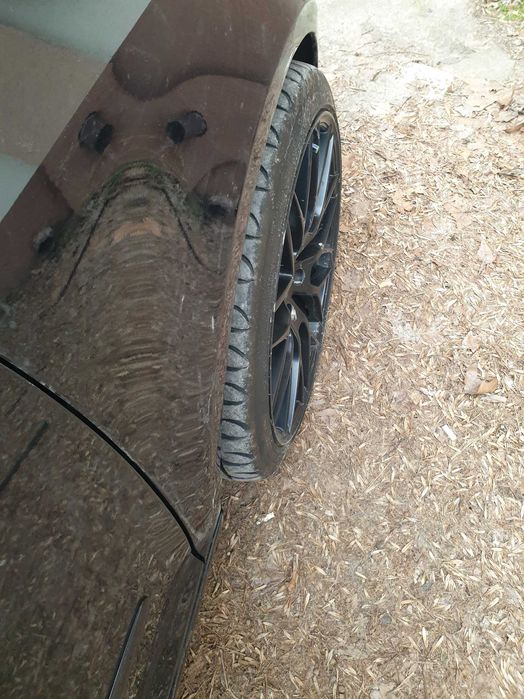 Продавам 4 броя 19” алуминиеви джанти с гуми, свалени от Golf Plus.