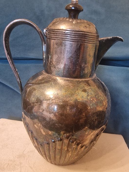 Антикварен посребрен чайник