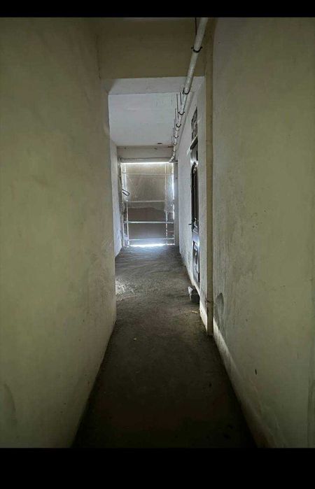 Фарход базор олдида, минус 1 этаж (ярим подвал) 32 квм, 13900