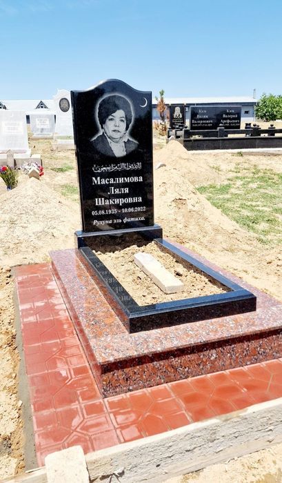 Памятники на могиллу