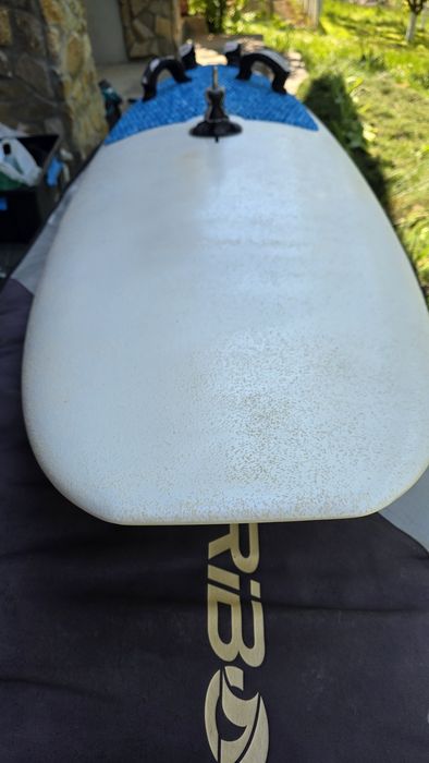 Placa windsurf 135 litri cu strapsuri si fina 36cm