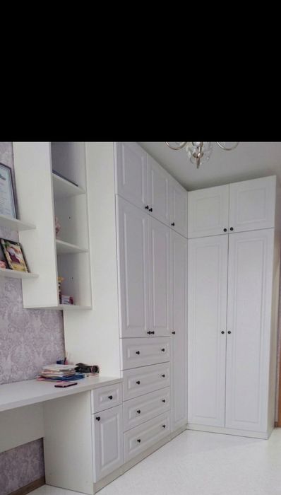 Угловой вместительный шкаф