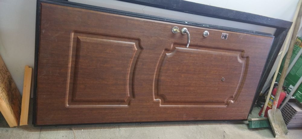 Металлическая дверь б/у