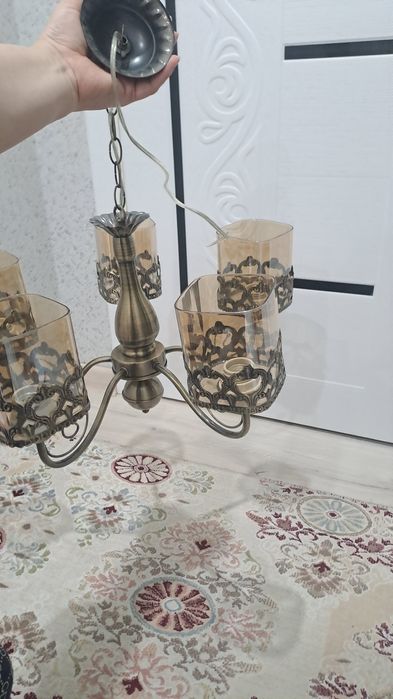 Продается люстра