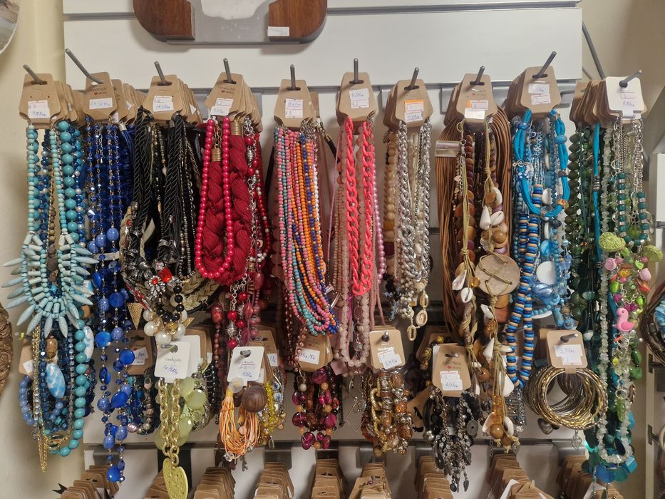 Естествени перли и други бижута