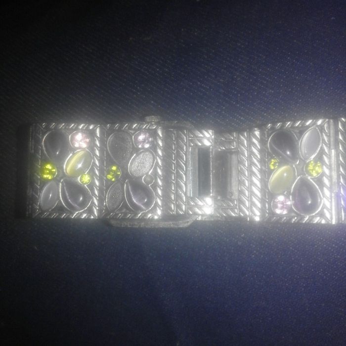 Продам стильные наручные часики