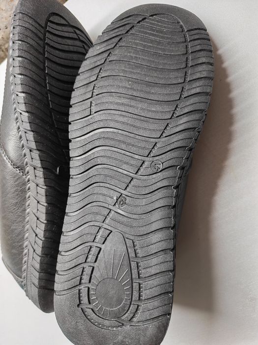 Продам кожаные ботинки 39- 40р