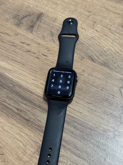 Продам Apple Watch SE Nike 44мм