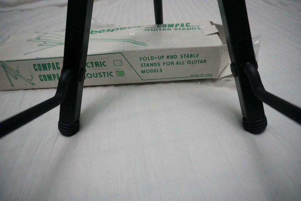 Стойка под гитру акустическая