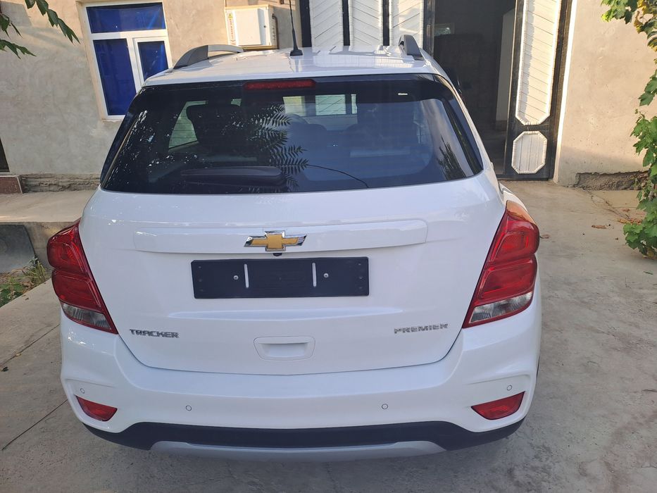 Chevrolet Tracker sotiladi yili  2020 30ming benzin xolati ideal