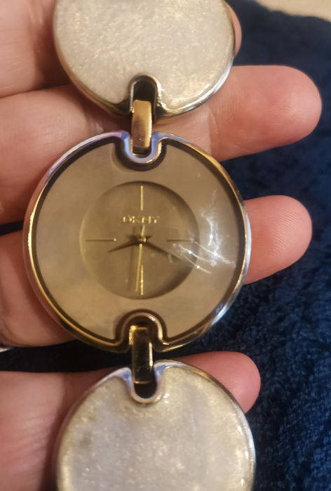 Дамски часовник DKNY-тип гривна