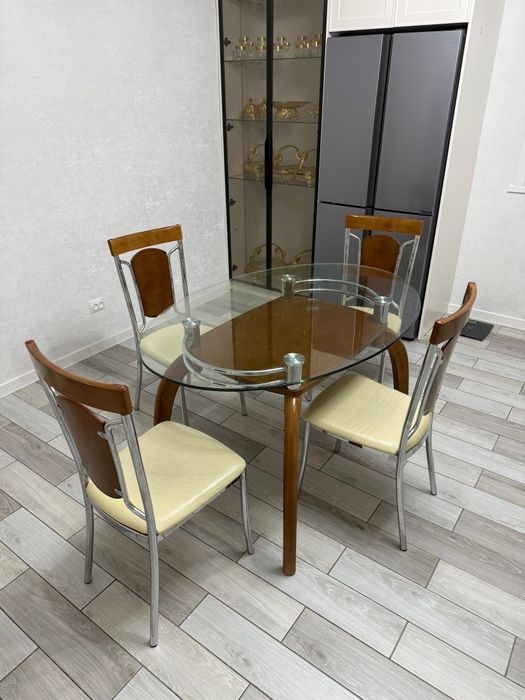 Стол со стульями