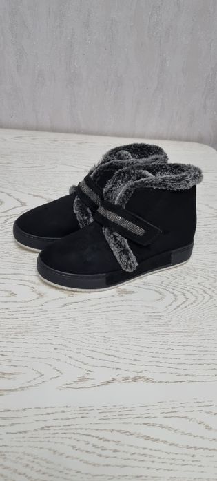 Ichi mexli ayollar oyoq kiymi