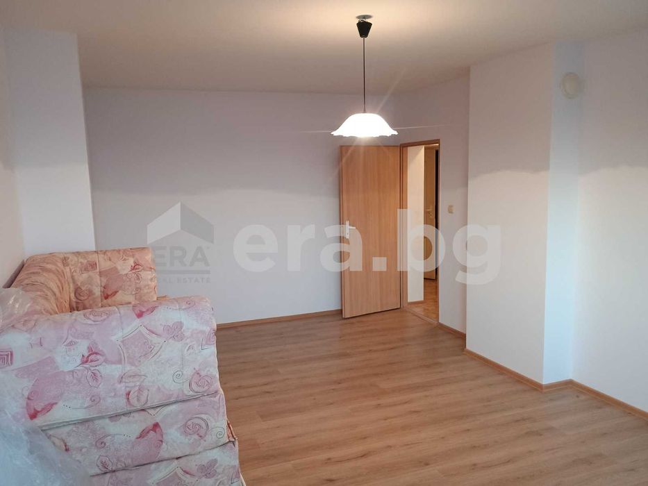 Двустаен апартамент с морска панорама в кв."Бриз"