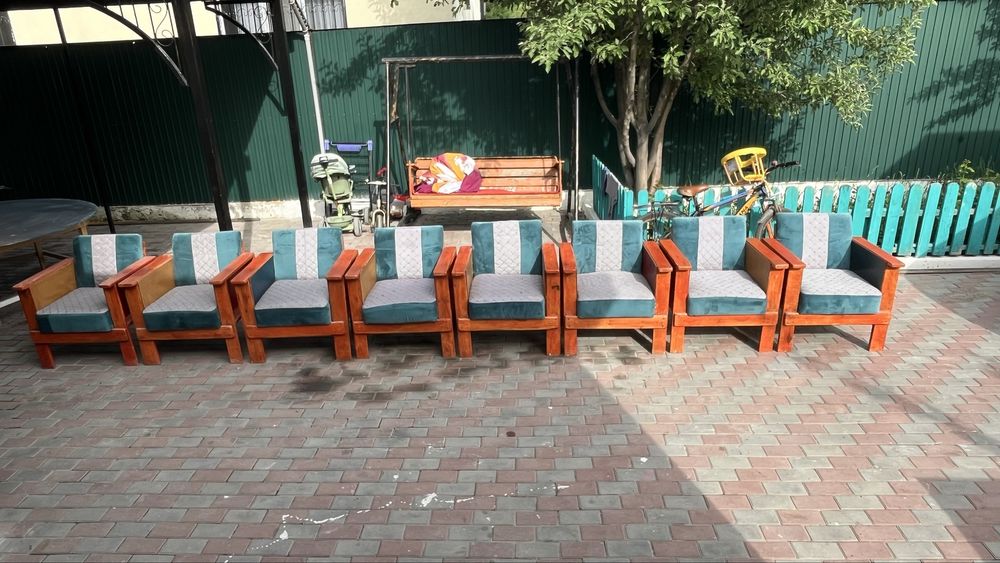 Стол и 8 шт кресло продам
