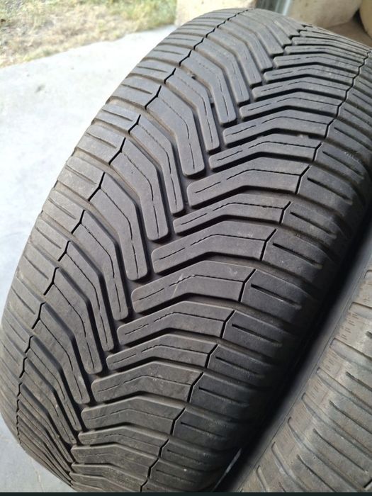 2 Anvelopele m+s 215 55 r17 Michelin