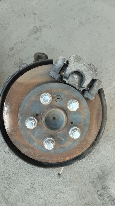 Задние цапфы Camry 40