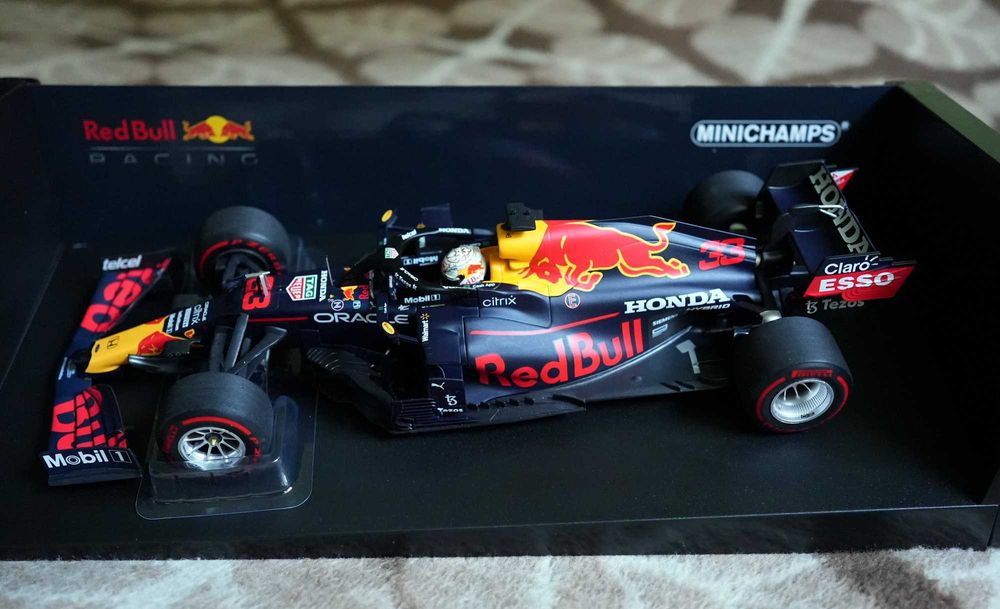 Red Bull Honda RB16B 2021 Max Verstappen 1/18
