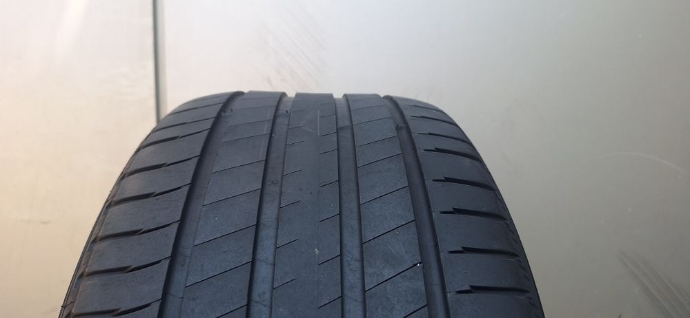 285 40 r20 / 255 45 r20 vara Michelin dot 2022