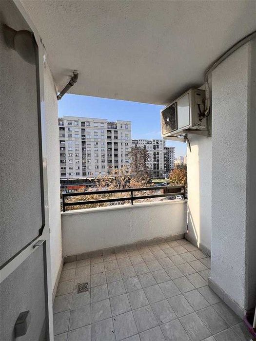 Дава се под наем Тристаен апартамент в Пловдив, Гагарин - 85 кв.м за 418.2 € - Снимка #9