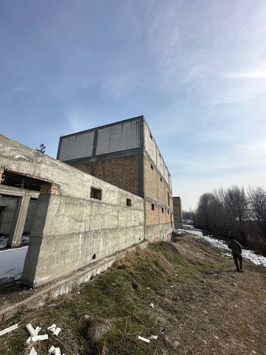 3 каватли Нотурар бино сотилади