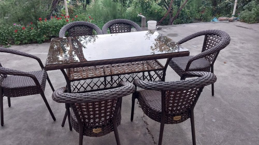 Ratan to'qima stol stullari optim va dona