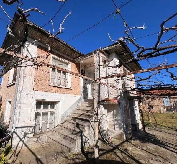 Продавам къща в сърцето на с.Стрелци!
