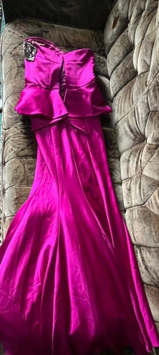 Платье б/у, лёгкие, красивые