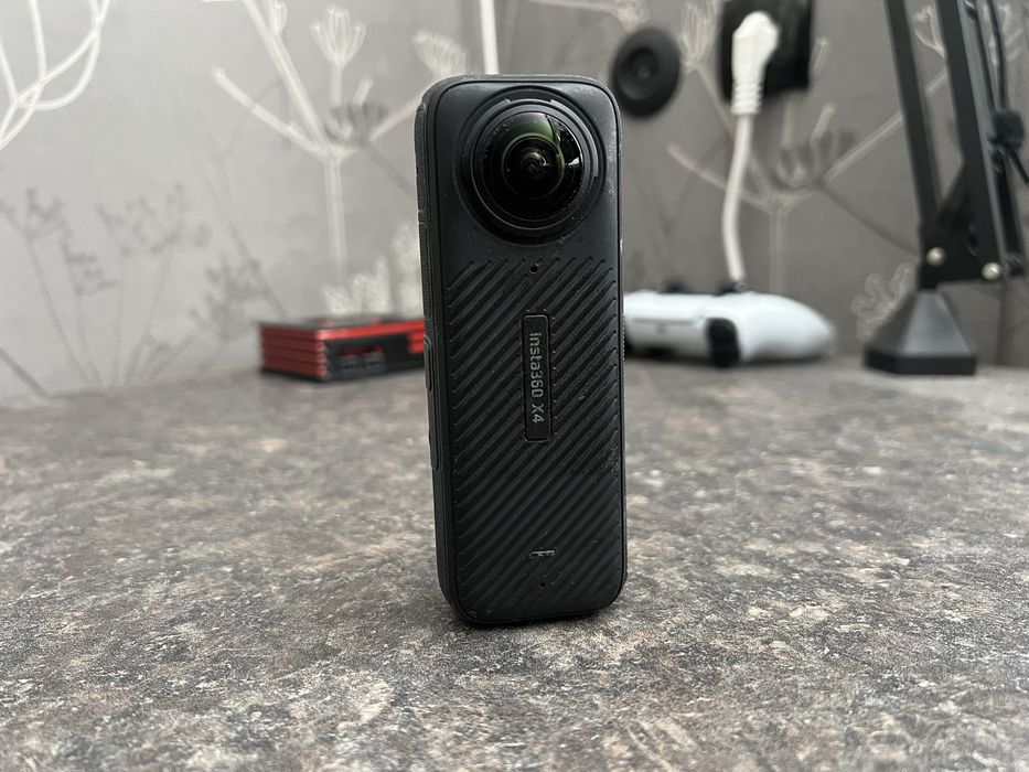Камера Insta 360 X4