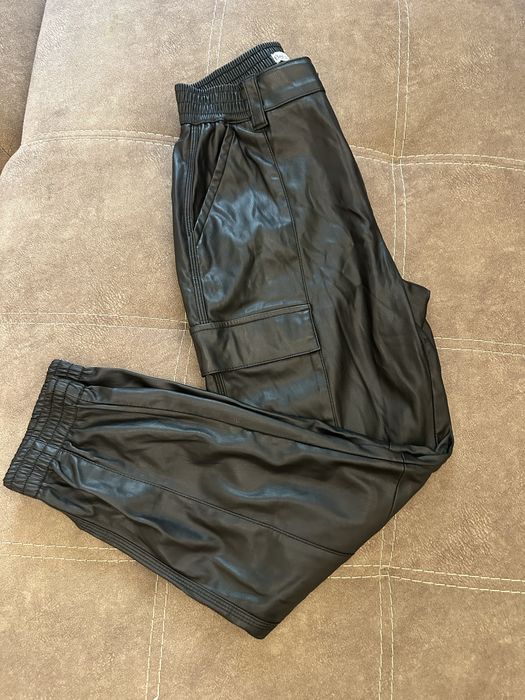 Pantaloni de piele bershka M