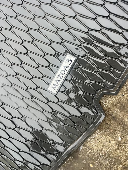 Кора(гумена) за багажник Mazda 3 седан 2020г.