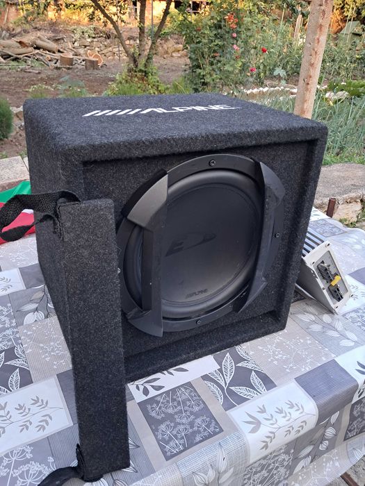 Комплект бас каса Alpine + усилвател Blaupunkt