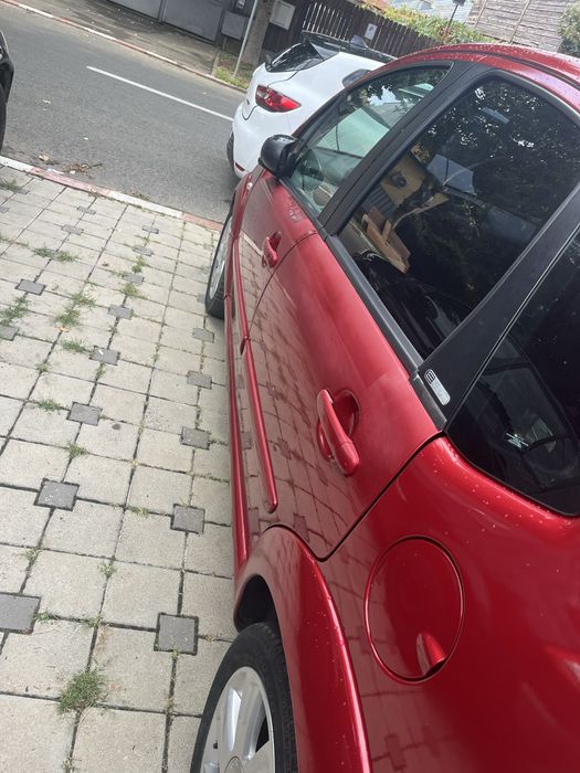 Masina este 1.6 benzina este automata ful