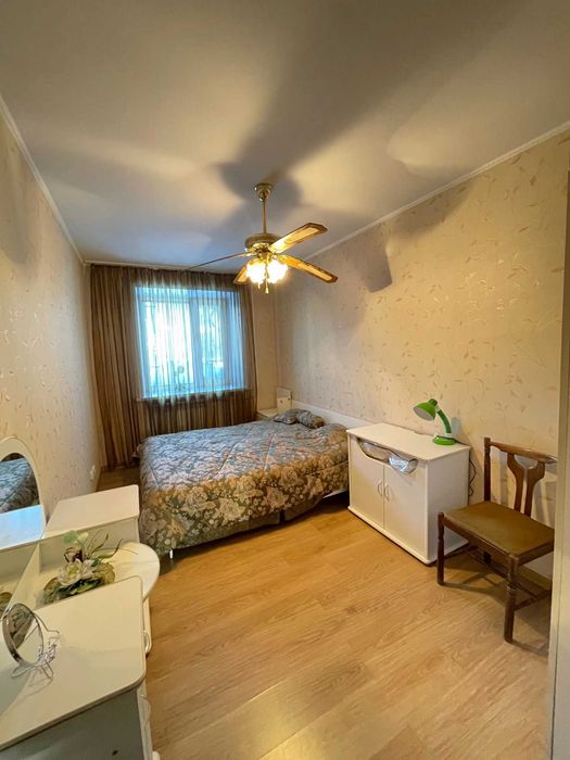 Продаётся 3-комнатная в Центре.