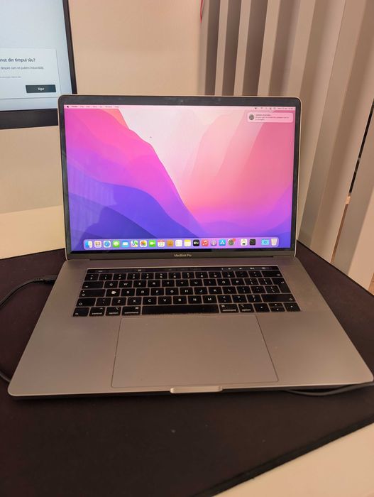 Macbook Pro 15" 2018 i7-8750H 16GB RAM 250GB fara incarcator