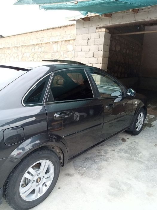 Lasetti sotiladi sirochni