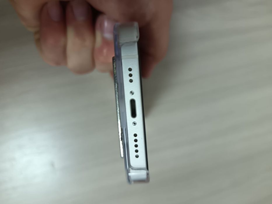 Айфон 13 с гарантии