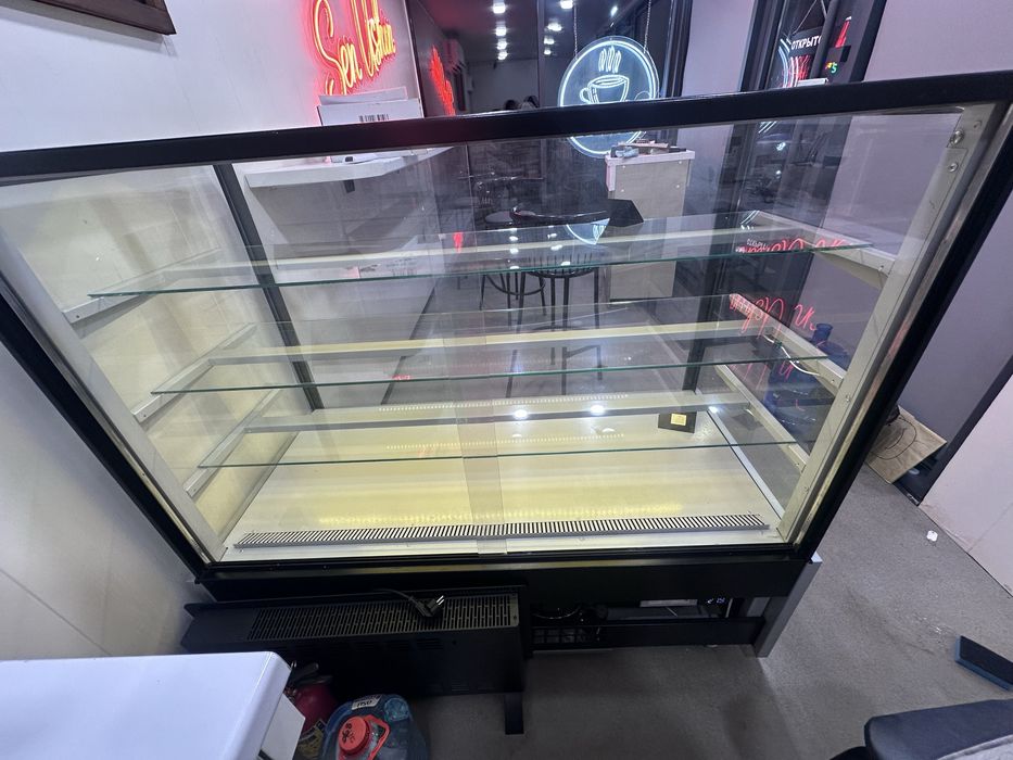 Срочно продам Витринный ХОЛОДИЛЬНИК