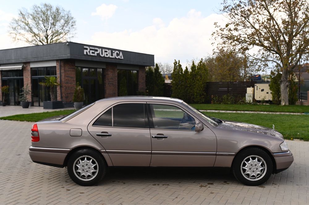 MERCEDES-BENZ E-Class 1993 — imagine 3
